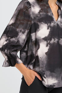 Fransa FrLainey Pumice Grey/Black Abstract Printed V-Neck Top