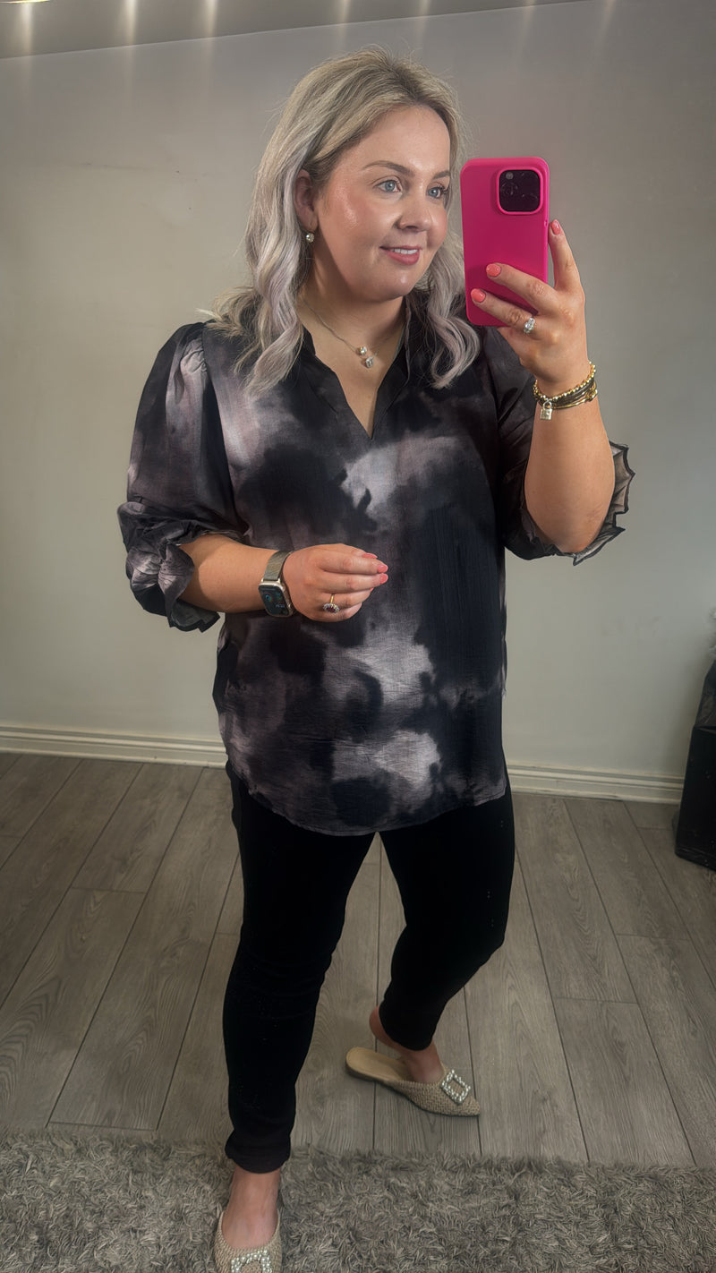 Fransa FrLainey Pumice Grey/Black Abstract Printed V-Neck Top