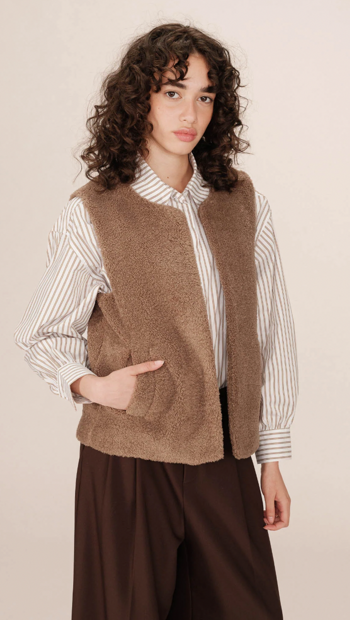 Grace & Mila Sinatra Taupe Brown Teddy Gilet